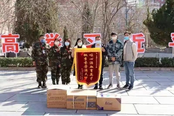 春暉遍澤桃李樹，碩果滿掛瓊瑤枝！