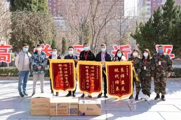 春暉遍澤桃李樹，碩果滿掛瓊瑤枝！