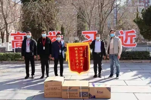 春暉遍澤桃李樹，碩果滿掛瓊瑤枝！