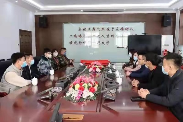 春暉遍澤桃李樹，碩果滿掛瓊瑤枝！