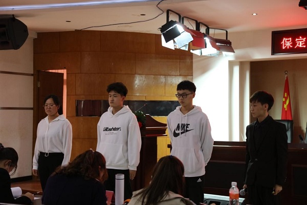 2022年3月26日14點，第十二屆全國大學(xué)生電子商務(wù)“創(chuàng)新、創(chuàng)意及創(chuàng)業(yè)”挑戰(zhàn)賽保定理工學(xué)院校賽決賽在一教211報告廳順利舉行。