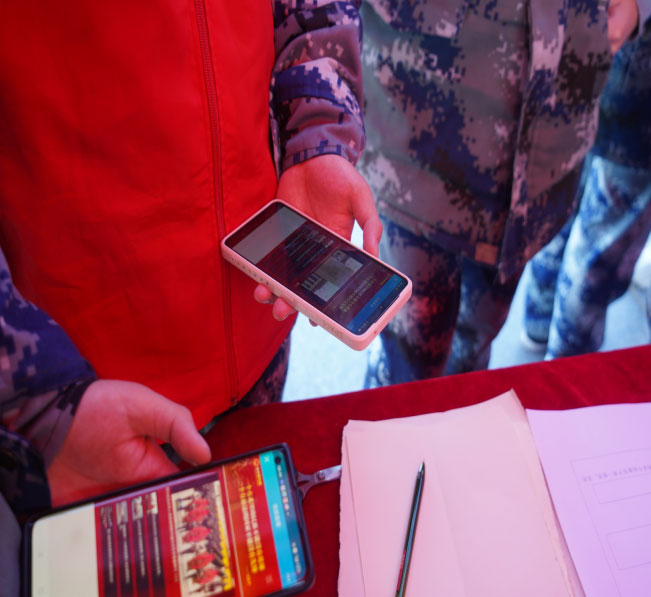 祭掃烈墓 順緬士安 ——保定理工學院清明節緬懷革命烈士