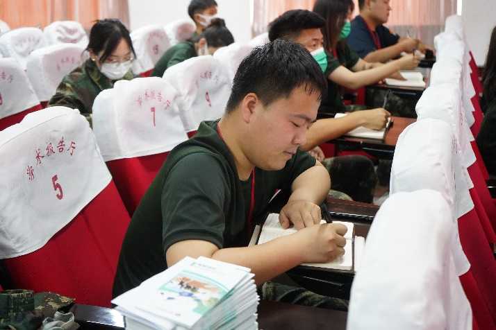 保定理工學院召開學管干部培訓周會2022.5.23