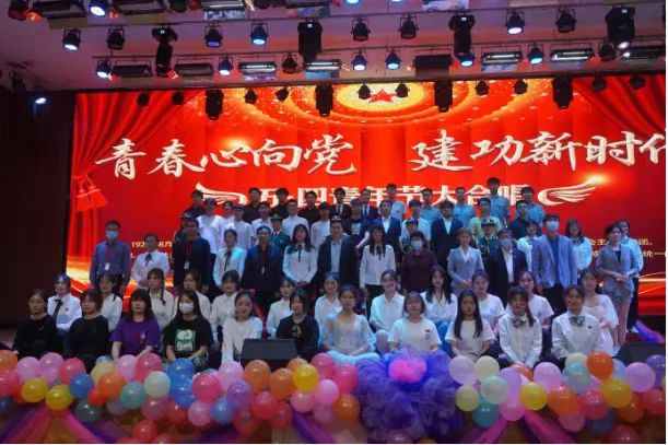 談一別奮斗路 聚四載同窗情 ——保定理工學(xué)院2022屆畢業(yè) 生歡送會