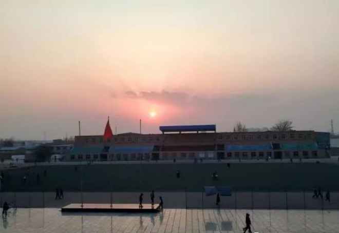 談一別奮斗路 聚四載同窗情 ——保定理工學(xué)院2022屆畢業(yè) 生歡送會