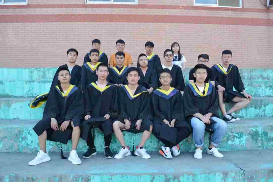 談一別奮斗路 聚四載同窗情 ——保定理工學(xué)院2022屆畢業(yè) 生歡送會