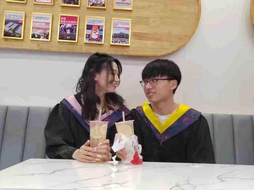 談一別奮斗路 聚四載同窗情 ——保定理工學(xué)院2022屆畢業(yè) 生歡送會