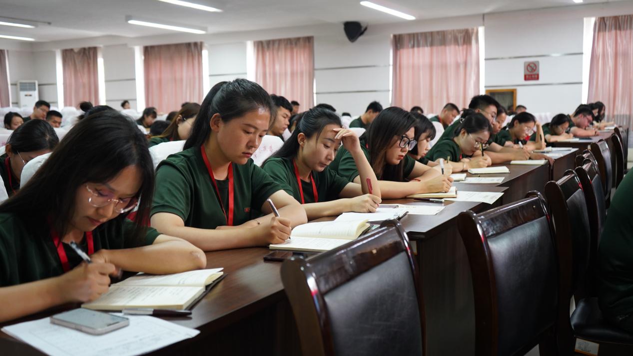 強(qiáng)化凝“新”聚力,賡續(xù)立德樹人——我校“傳幫帶”式新入職輔導(dǎo)員培訓(xùn)圓滿結(jié)束