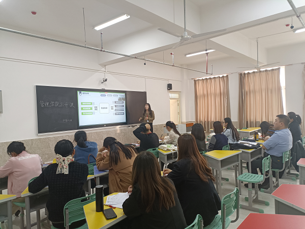 迎接奮進“二十大”，教師工作展新風  ——管理學院10月12日周例會