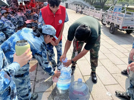 保定理工學院//藝術學院//戎裝展英姿 學子揚軍魂