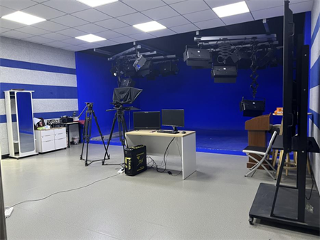 保定理工學院藝術學院 師生代表團參觀學習河北大學超高清錄課室