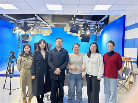 保定理工學院藝術學院 師生代表團參觀學習河北大學超高清錄課室