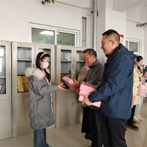 三八婦女節致敬外國語學院女教職員工