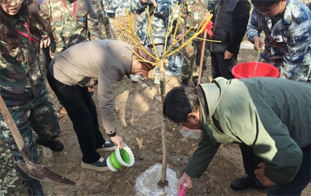 “草木皆待春，你我共護綠”——保定理工學院藝術學院開展“3.12植樹節”主題活動
