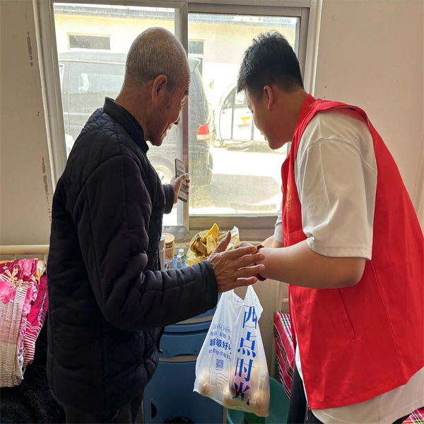 春日暖陽，溫情相伴|我院青年志愿服務隊開展關愛老人志愿活動