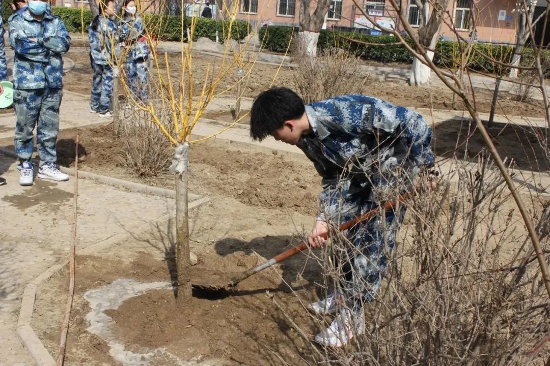 我為同學做實事｜ 以“勞”樹德，以“勞”育美