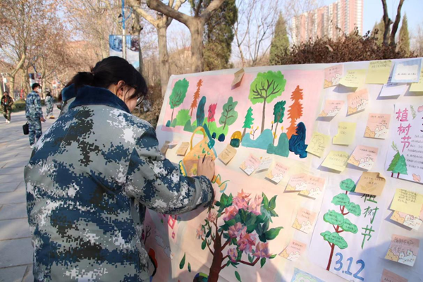 植樹節(jié)|管理學(xué)院|手植一抹綠，心栽一片林