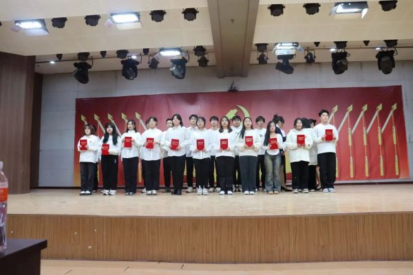 保定理工學院||管理學院||“管理催奮進，榜樣促前行”年末表彰大會