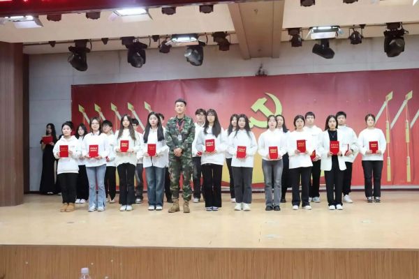 保定理工學院||管理學院||“管理催奮進，榜樣促前行”年末表彰大會