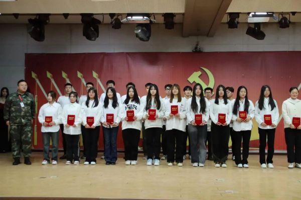 保定理工學院||管理學院||“管理催奮進，榜樣促前行”年末表彰大會