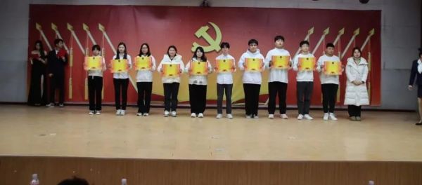 保定理工學院||管理學院||“管理催奮進，榜樣促前行”年末表彰大會