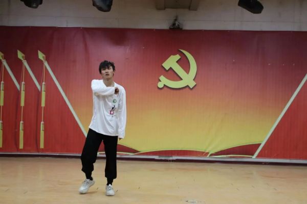 保定理工學院||管理學院||“管理催奮進，榜樣促前行”年末表彰大會