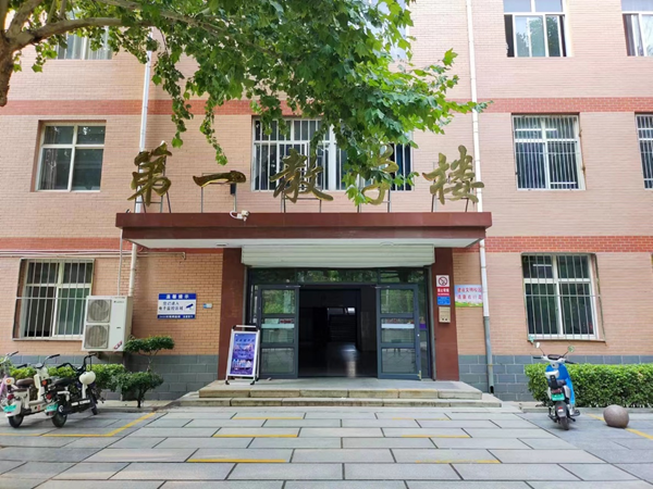 保定理工學院||管理學院||叮咚，你有一篇校園介紹請查收！