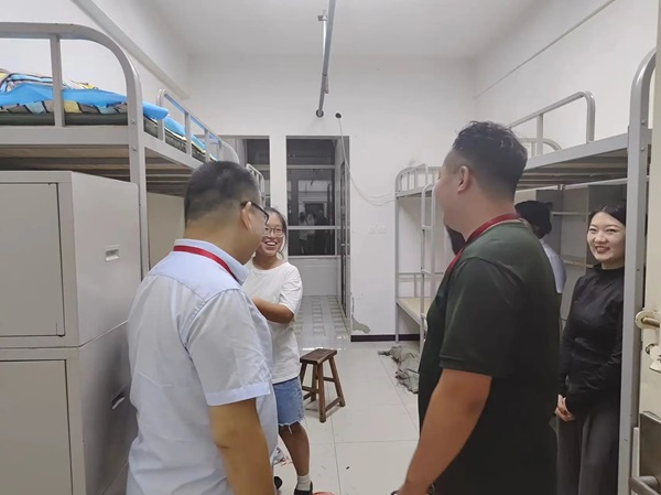 保定理工學院||管理學院||叮咚，你有一篇校園介紹請查收！