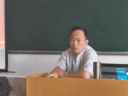 “傾聽“新”聲共發展，同心同力譜新篇”——保定理工學院藝術學院開展期中學生座談會