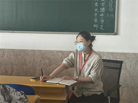 “傾聽“新”聲共發展，同心同力譜新篇”——保定理工學院藝術學院開展期中學生座談會