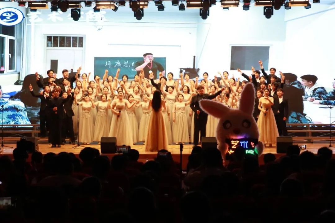 青春校園|“赤子奏響凌云志,后浪奔涌繪新篇”大型合唱會圓滿結束!