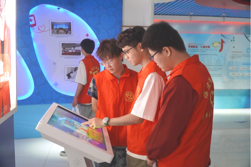 “三獻”進校園|血液探秘,與愛同行——保定理工學院師生“血站開放日”活動