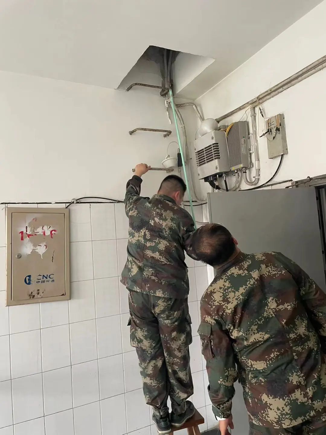 學工處組織開展學生宿舍樓 天臺安全防護專項檢查