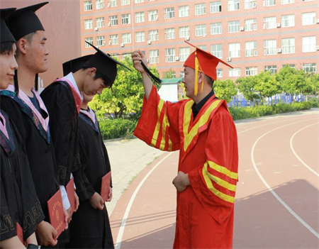 保定理工學院藝術學院 “青春不散場，未來皆可期”2024屆畢業典禮暨學位授予儀式