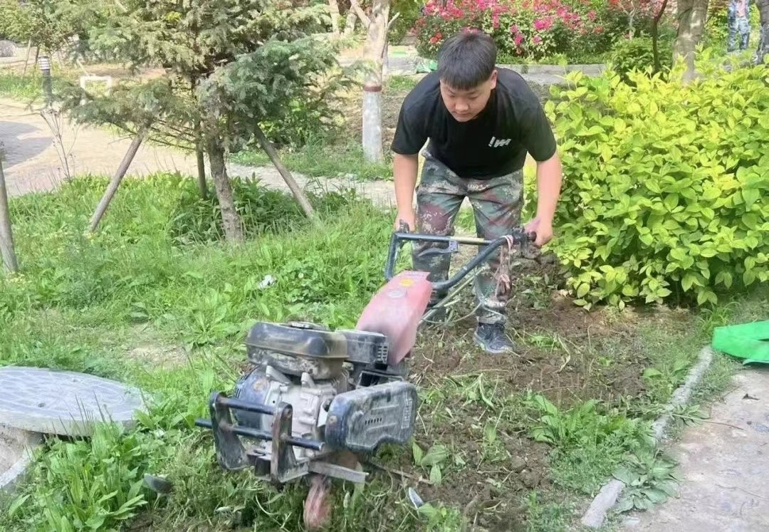 保理會計學(xué)院五月勞動月，身體力先行