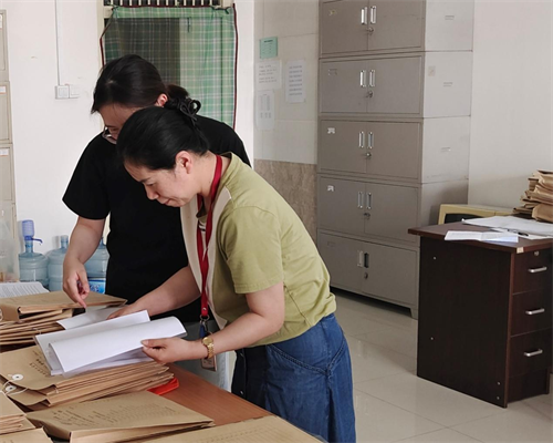 外國語學院開展畢業論文資料整改歸檔工作