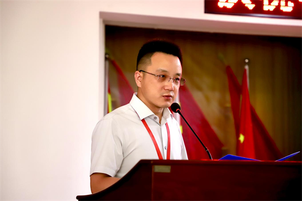 櫛風沐雨顯初心  踔厲奮發勇向前——我校黨委隆重舉辦慶祝中國共產黨成立103周年暨七一表彰活動