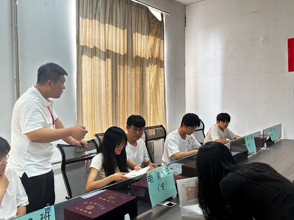 畢業季|保定理工學院|管理學院|畢業驪歌起，青春再啟航—我院2024屆畢業生平安離校