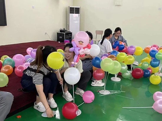 兒童節(jié)，“大朋友”們與小朋友們共度六一?。?！