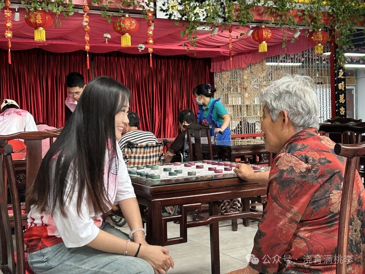 “揚(yáng)愛(ài)老美德，獻(xiàn)志愿精神”