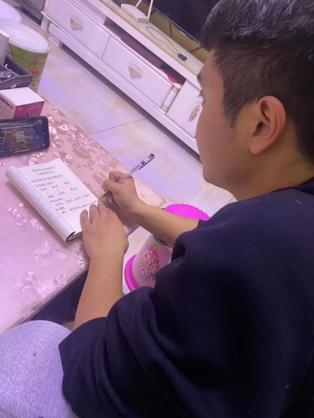 教育學(xué)院開(kāi)展“凝心鑄魂，聚力賦能”——輔導(dǎo)員名師工作室建設(shè)的任務(wù)驅(qū)動(dòng)與對(duì)標(biāo)對(duì)表培訓(xùn)（二）