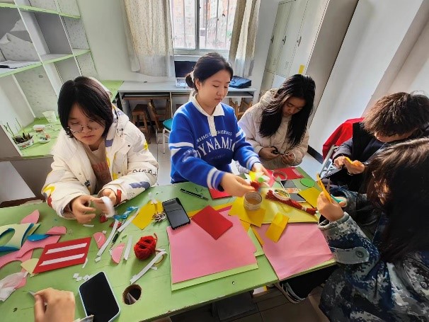 弘揚傳統文化 傳承愛國情懷——教育學院開展創意燈籠制作活動