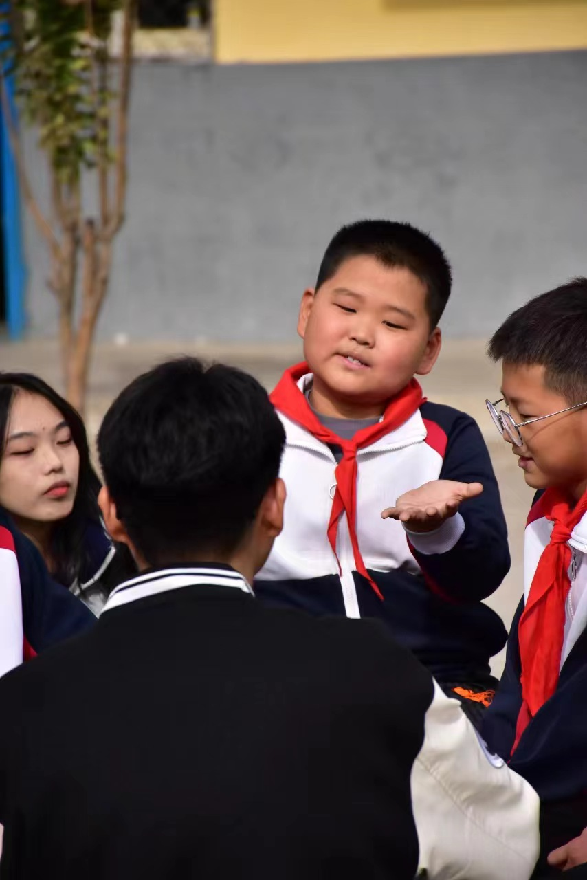 勇?lián)鷷r代使命，傳遞教育力量——鄭家莊小學支教活動