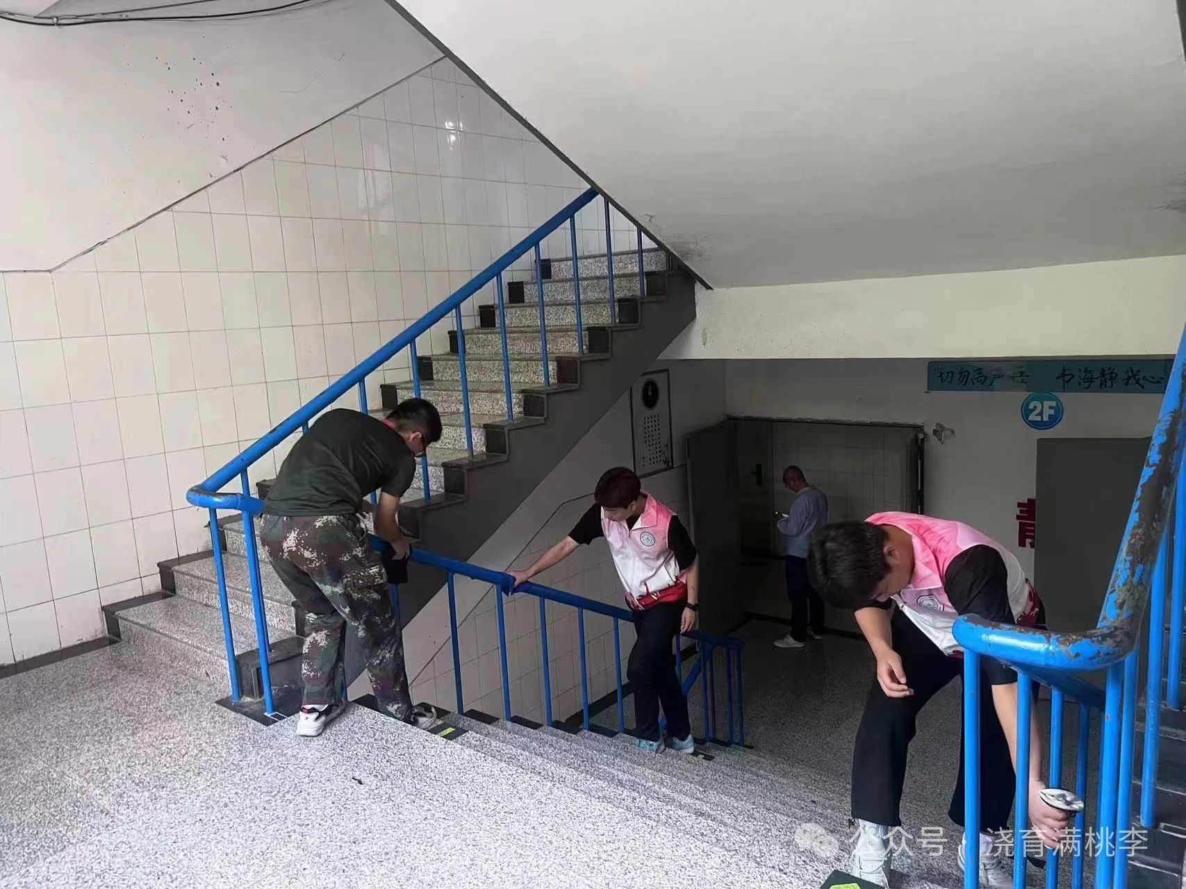 勞動踐于行，美德鑄于心