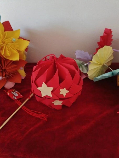 弘揚傳統文化 傳承愛國情懷——教育學院開展創意燈籠制作活動