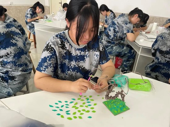 美育如光，熹微朝陽