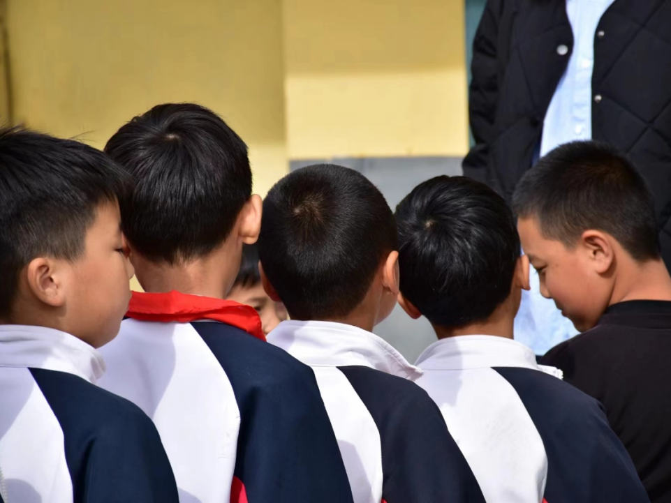 勇?lián)鷷r代使命，傳遞教育力量——鄭家莊小學支教活動