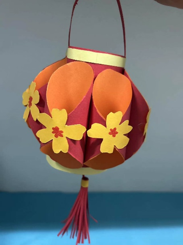 弘揚傳統文化 傳承愛國情懷——教育學院開展創意燈籠制作活動