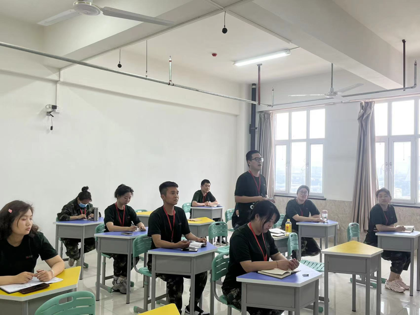 輔導員培訓——點點微光，照亮思想之路