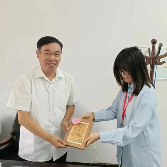 老師，請簽收教師節禮物